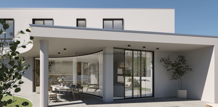 4 bedrooms Villa in Dromolaxia, Larnaka,  No. 39406