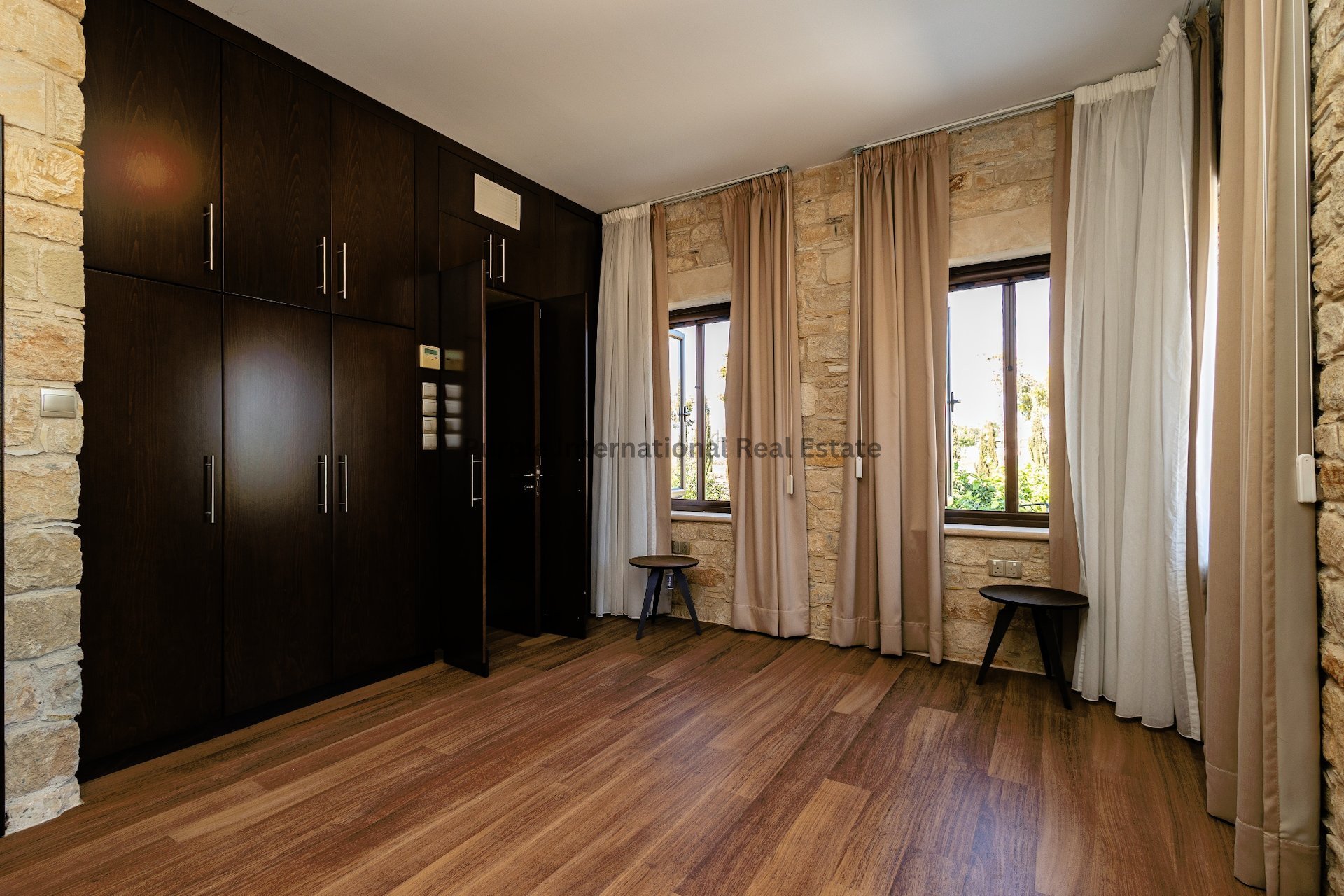 6 bedrooms Villa in Pervolia, Larnaka, Cyprus No. 35055
