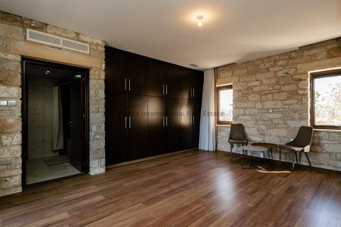 6 bedrooms Villa in Pervolia, Larnaka,  No. 35055 27