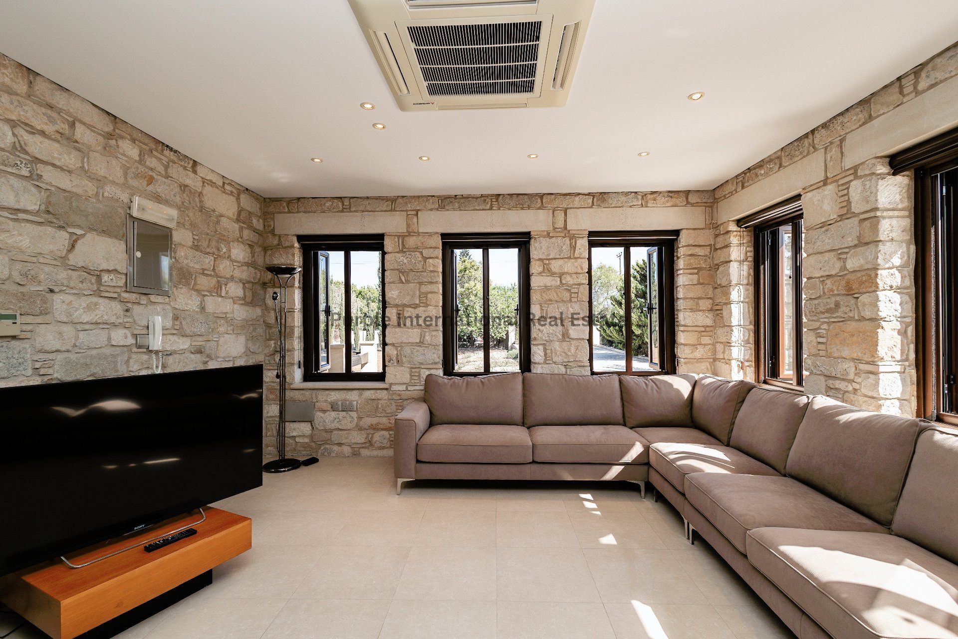 6 bedrooms Villa in Pervolia, Larnaka, Cyprus No. 35055