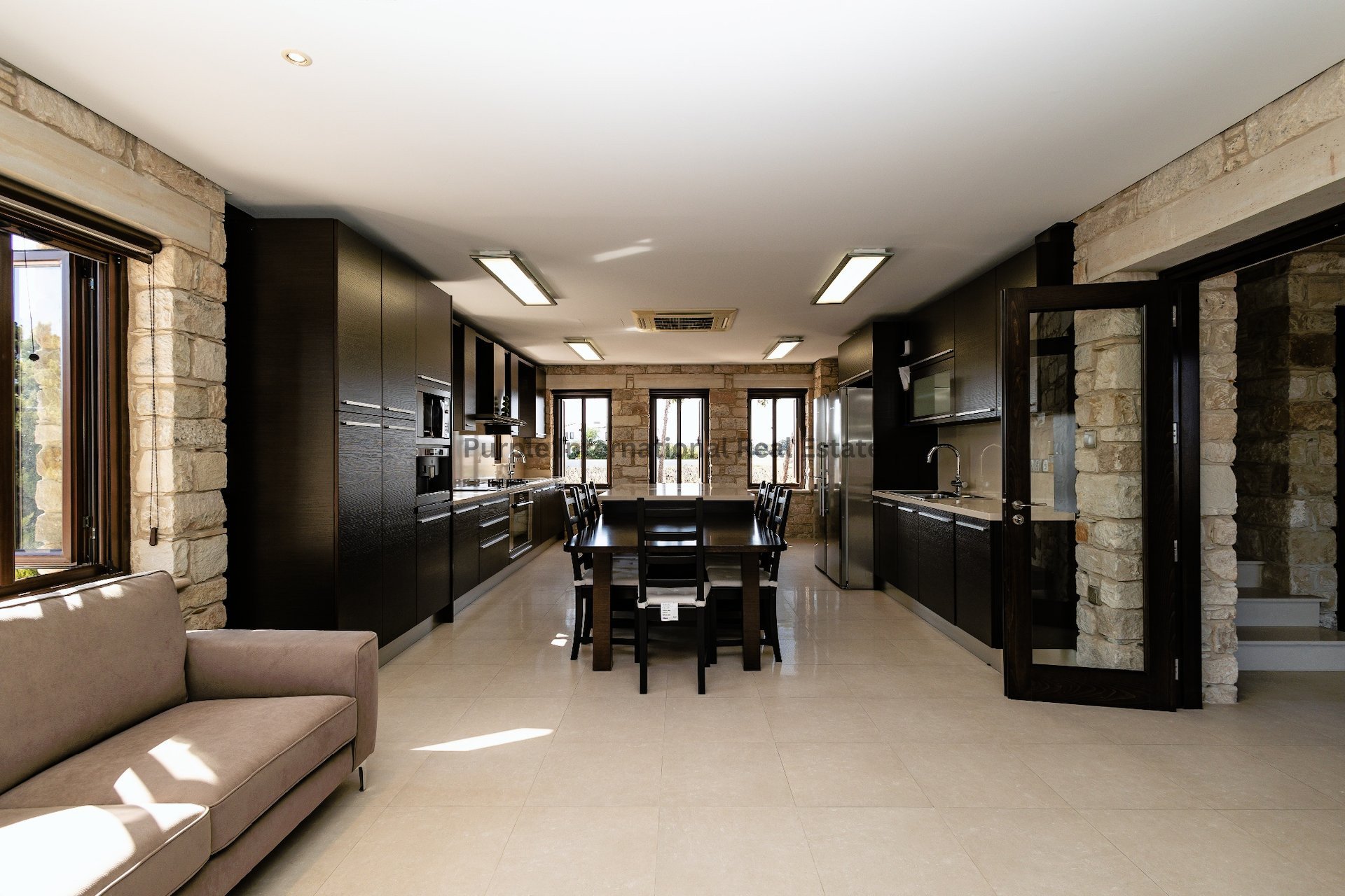 6 bedrooms Villa in Pervolia, Larnaka, Cyprus No. 35055