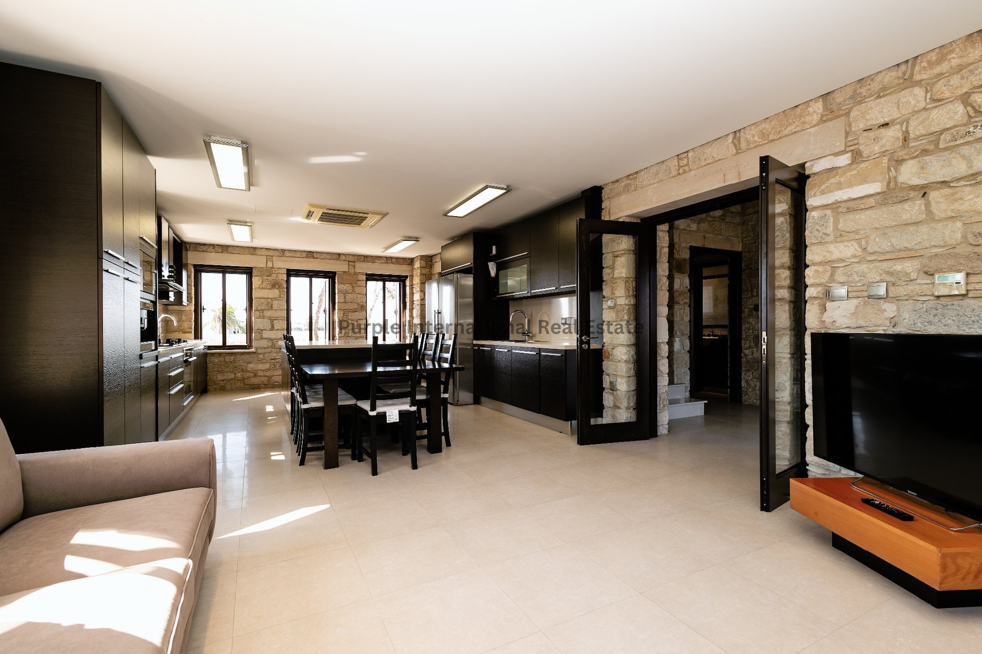 6 bedrooms Villa in Pervolia, Larnaka, Cyprus No. 35055