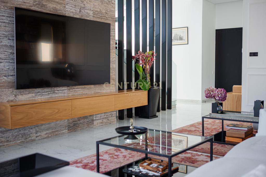 5 bedrooms Villa in Agios Athanasios, Limassol, Cyprus No. 53411