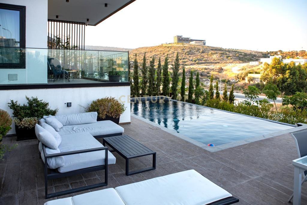 5 bedrooms Villa in Agios Athanasios, Limassol, Cyprus No. 53411