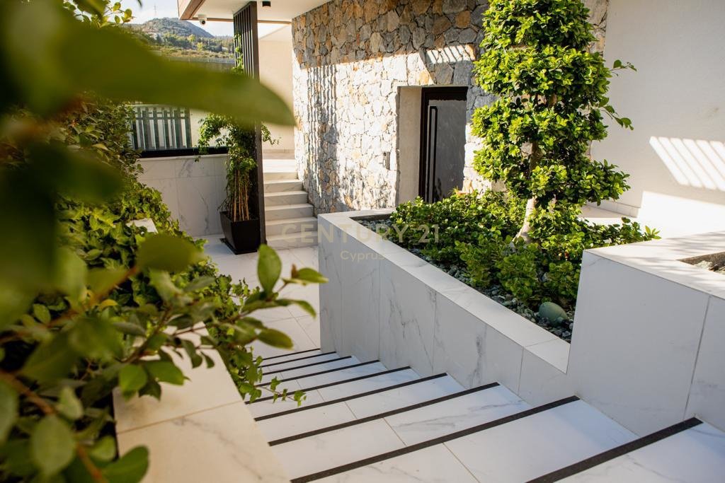 5 bedrooms Villa in Agios Athanasios, Limassol, Cyprus No. 53411