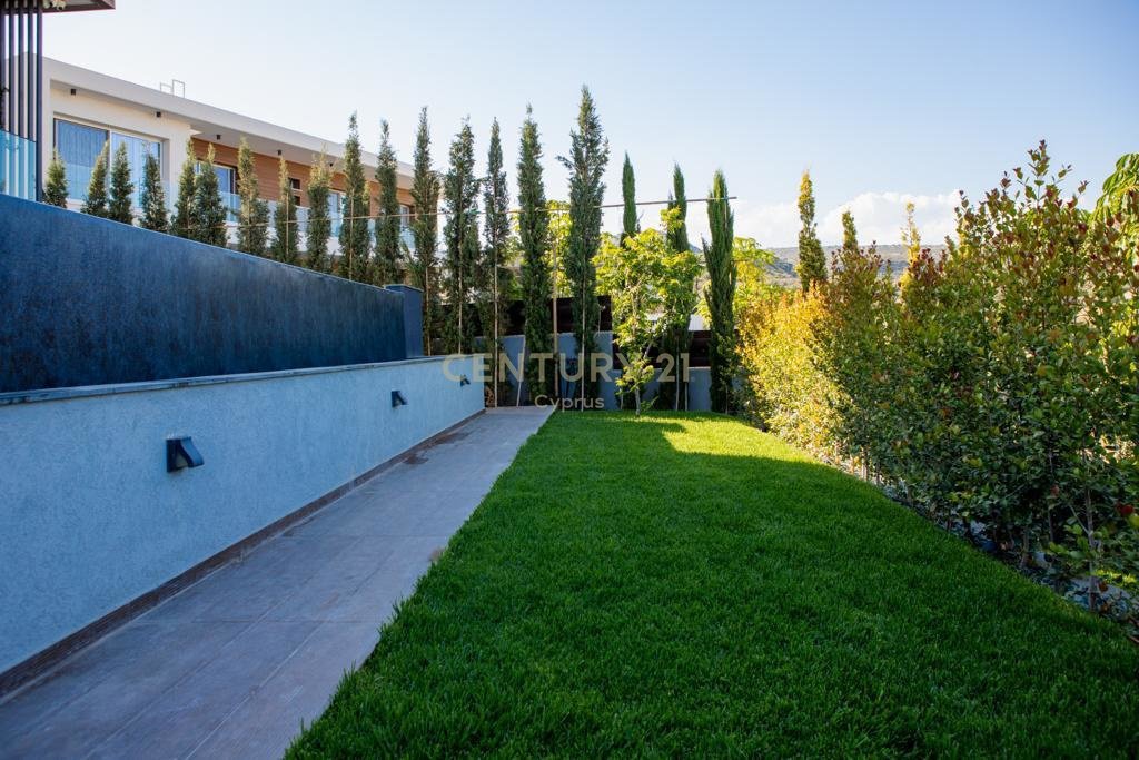 5 bedrooms Villa in Agios Athanasios, Limassol, Cyprus No. 53411