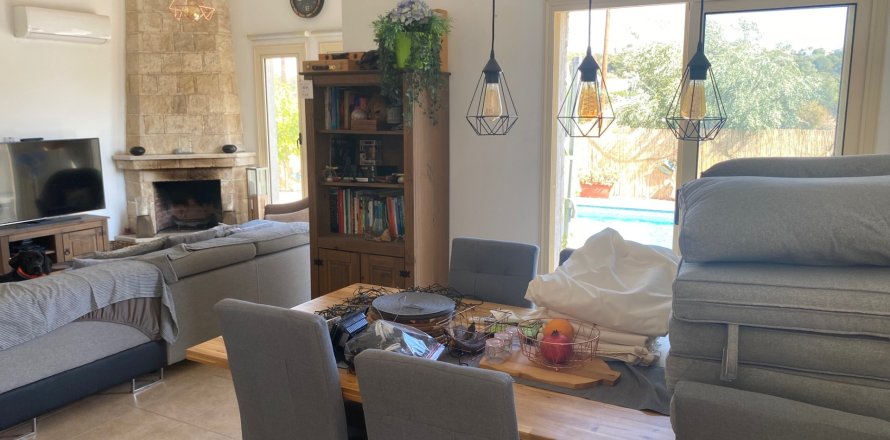 3 bedrooms Bungalow in Kato Kivides, Limassol,  No. 46157