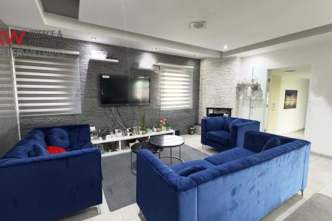 7 bedrooms Townhouse in Larnaka,  No. 39567 12