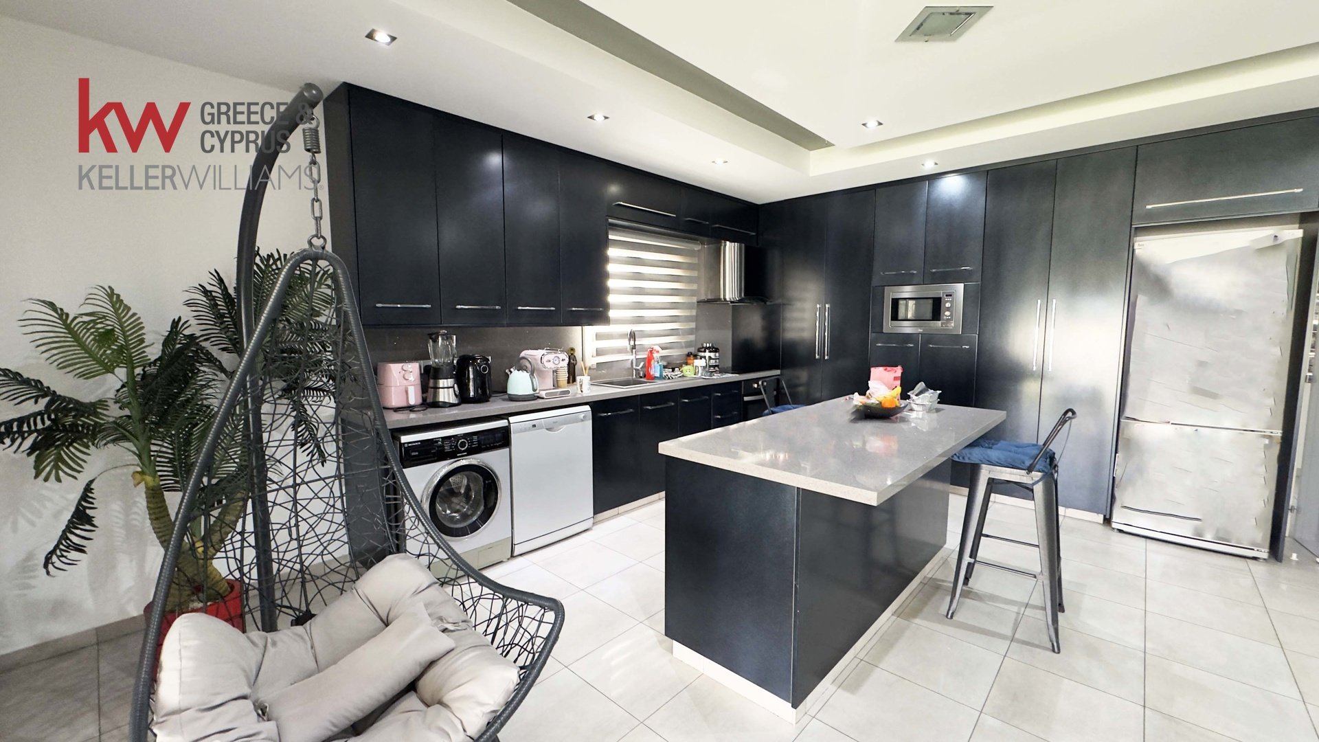 7 bedrooms Townhouse in Larnaka, Cyprus No. 39567