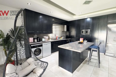 7 bedrooms Townhouse in Larnaka,  No. 39567 3