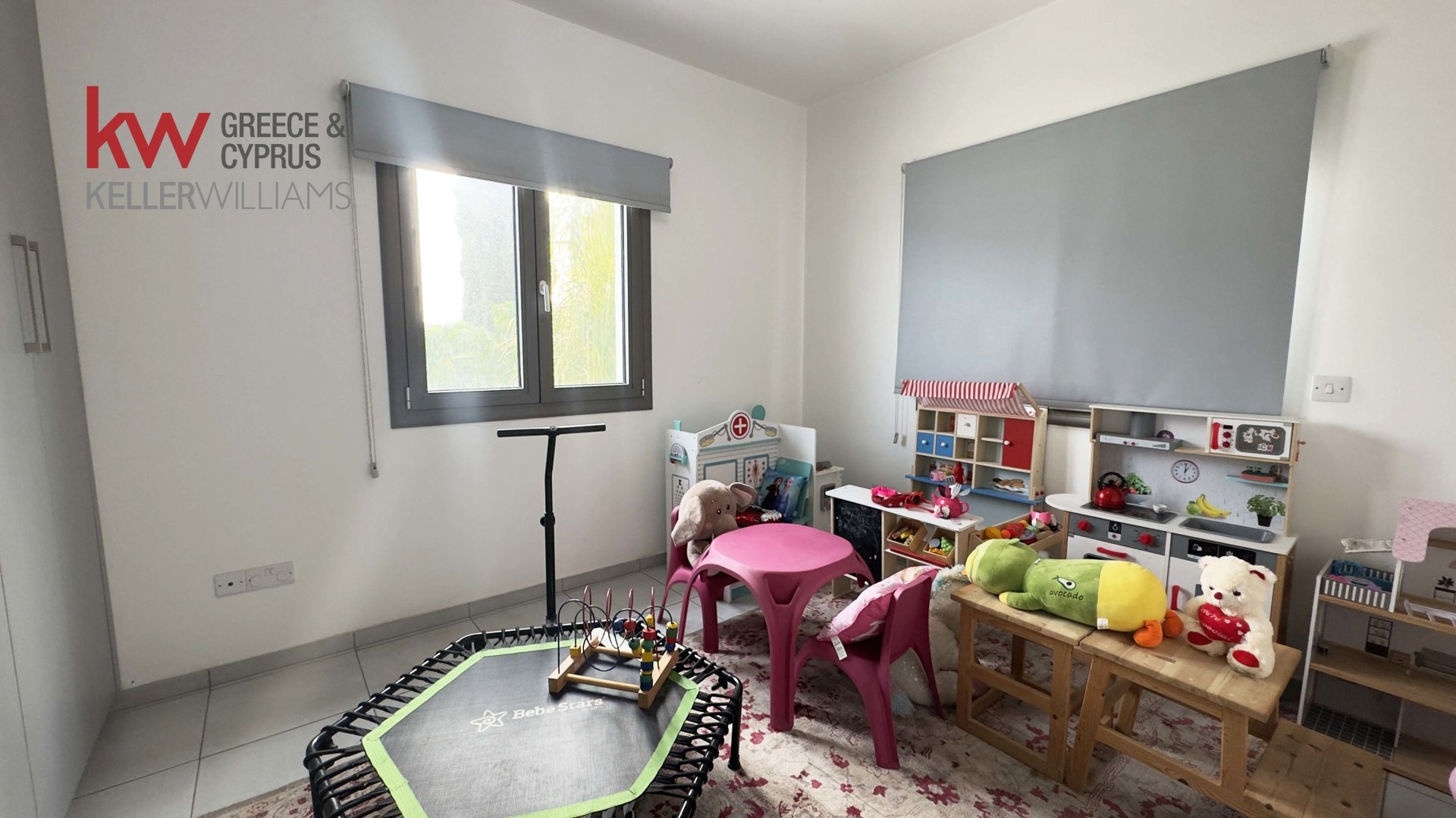 7 bedrooms Townhouse in Larnaka, Cyprus No. 39567