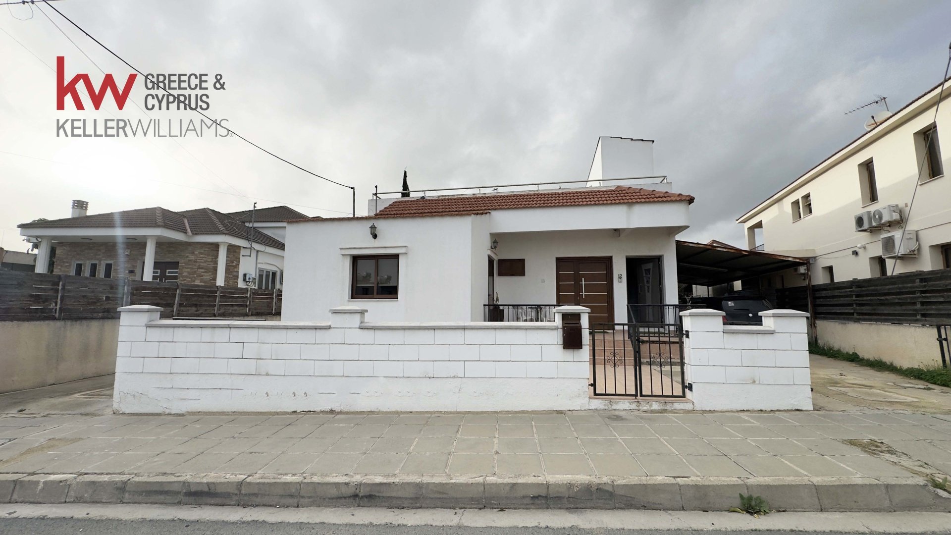 7 bedrooms Townhouse in Larnaka, Cyprus No. 39567