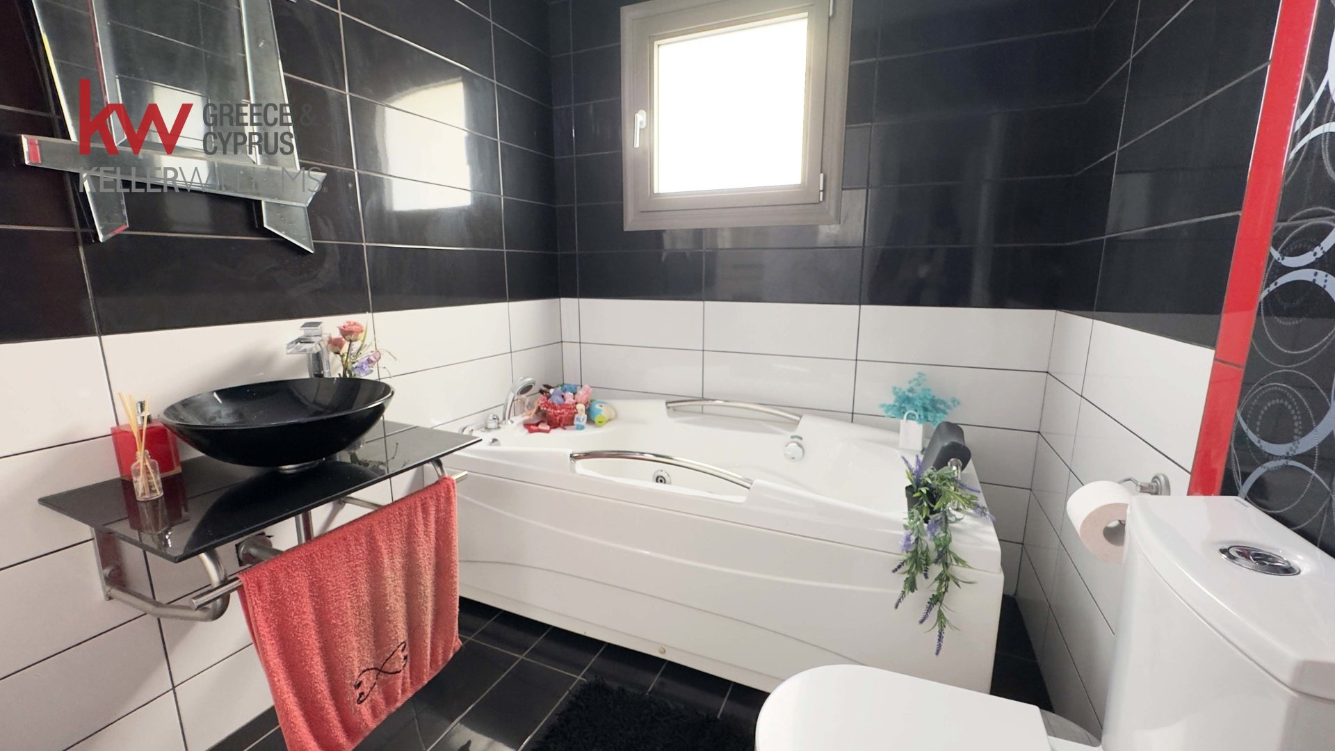 7 bedrooms Townhouse in Larnaka, Cyprus No. 39567