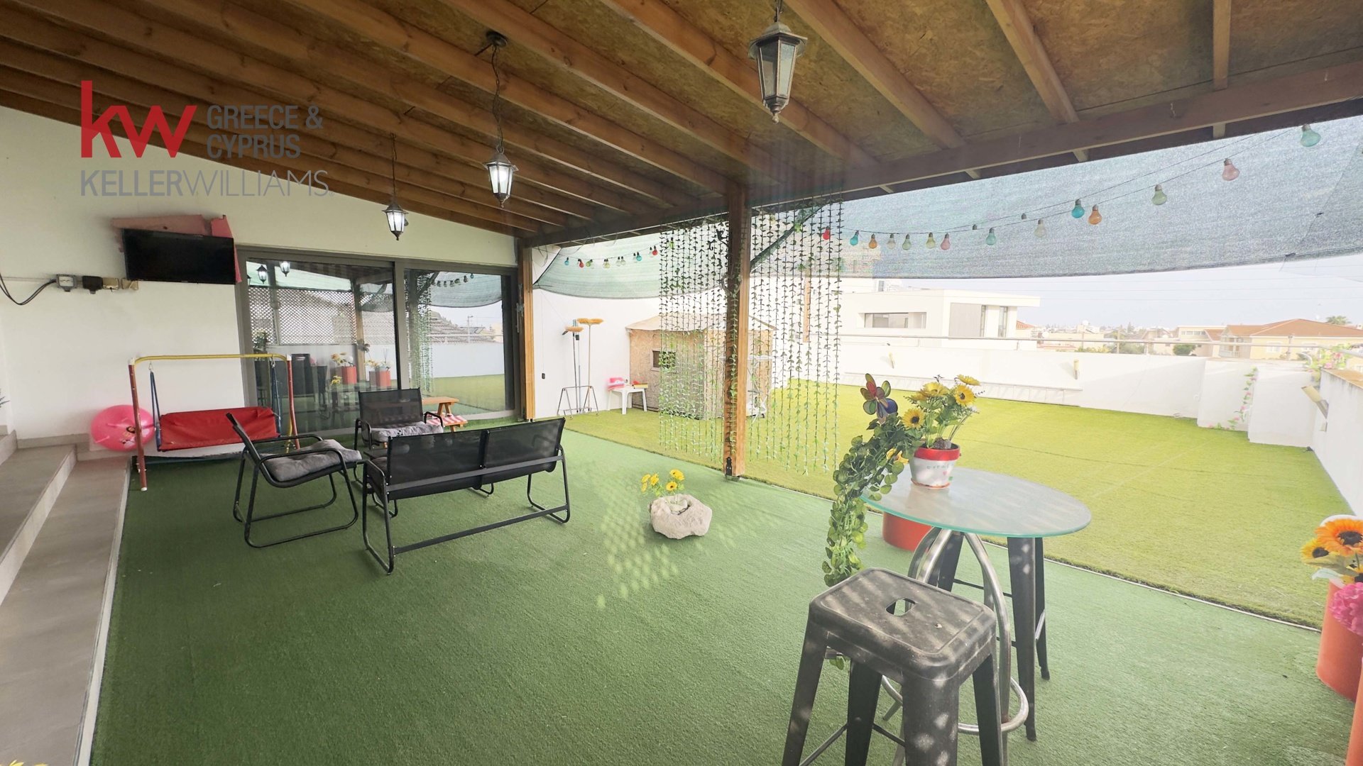 7 bedrooms Townhouse in Larnaka, Cyprus No. 39567
