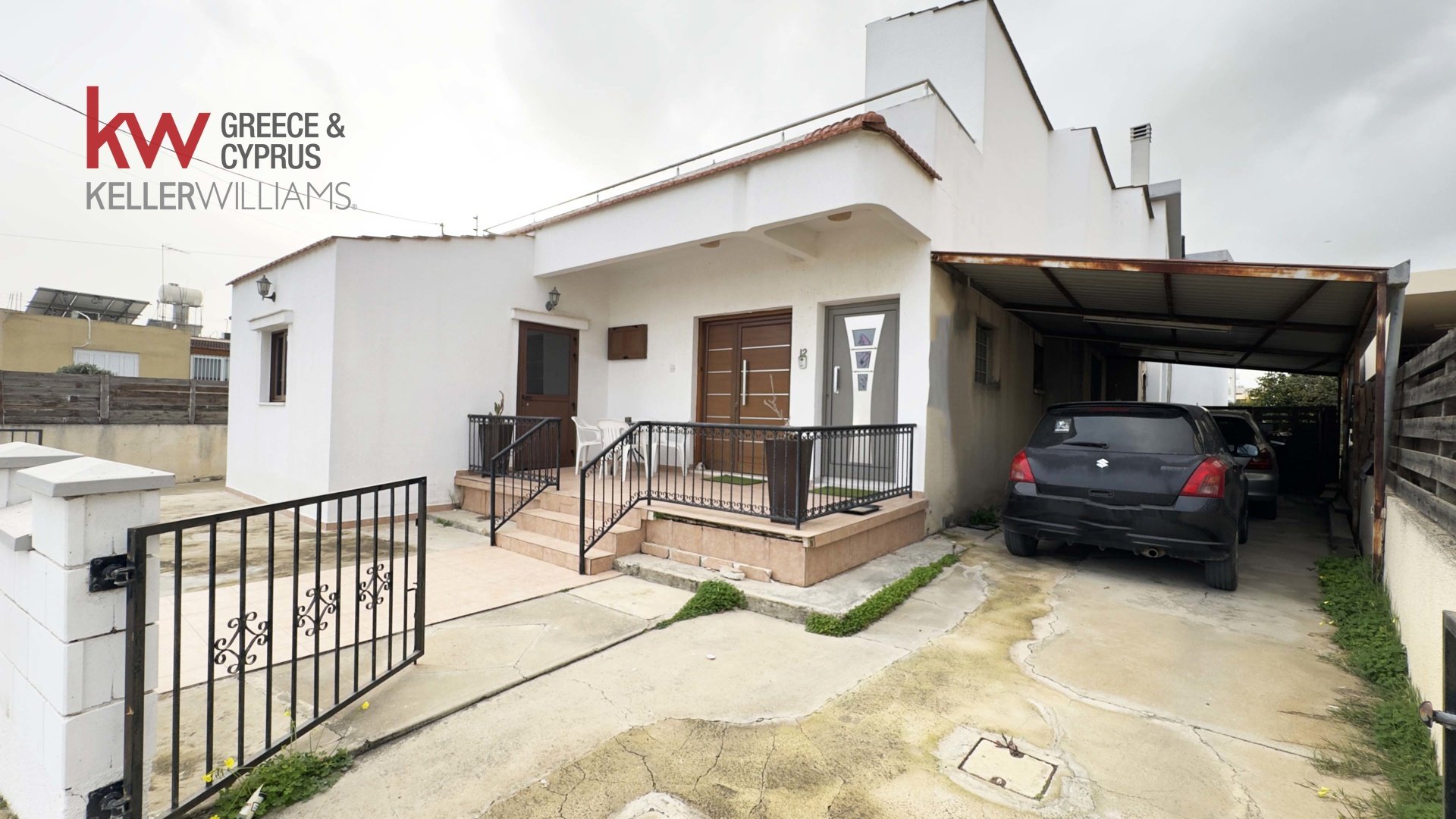 7 bedrooms Townhouse in Larnaka, Cyprus No. 39567