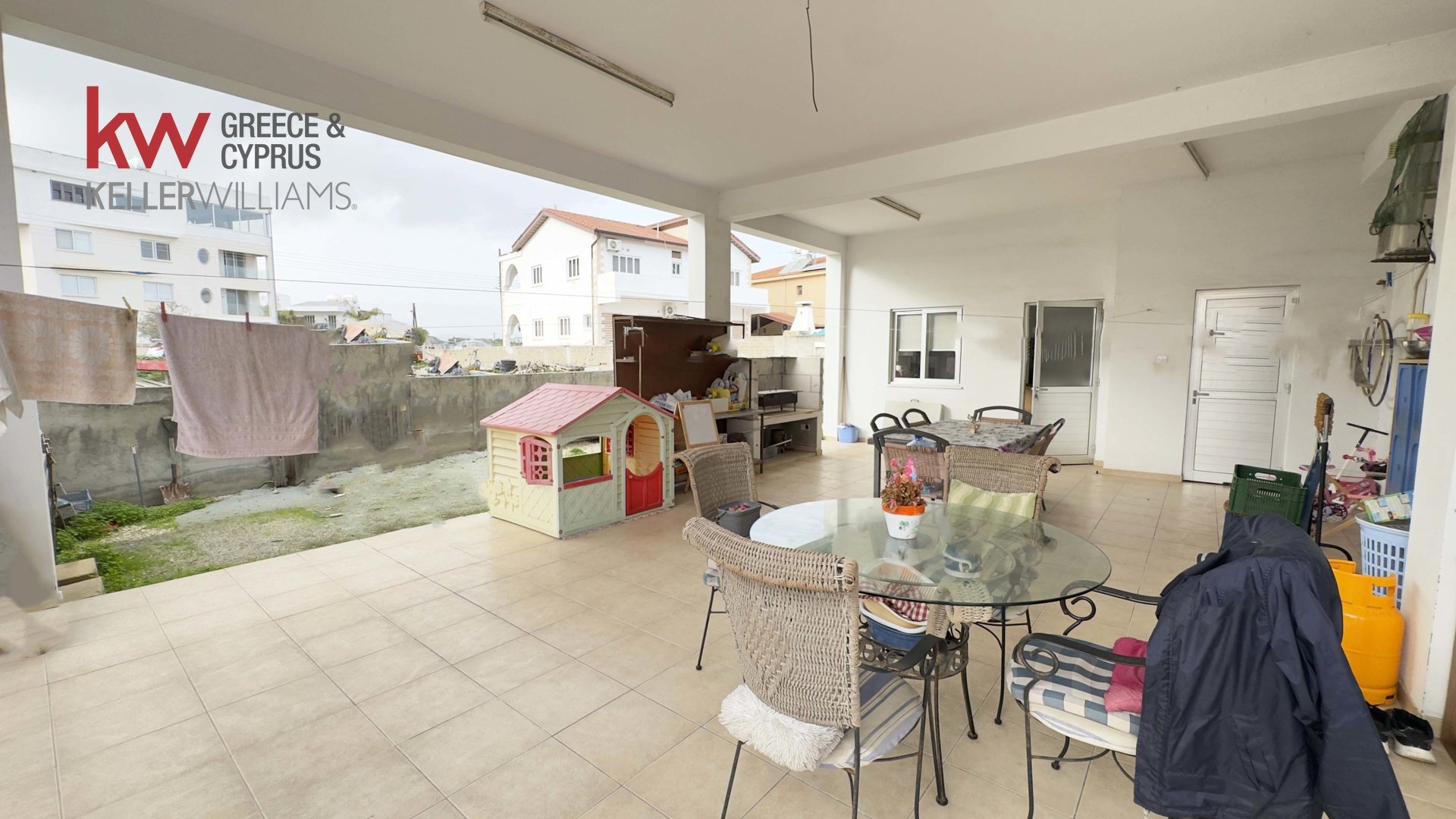 7 bedrooms Townhouse in Larnaka, Cyprus No. 39567