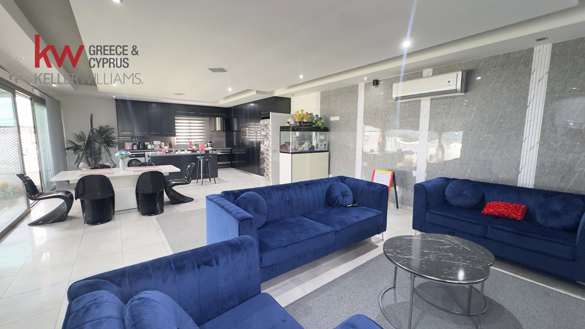7 bedrooms Townhouse in Larnaka, Cyprus No. 39567