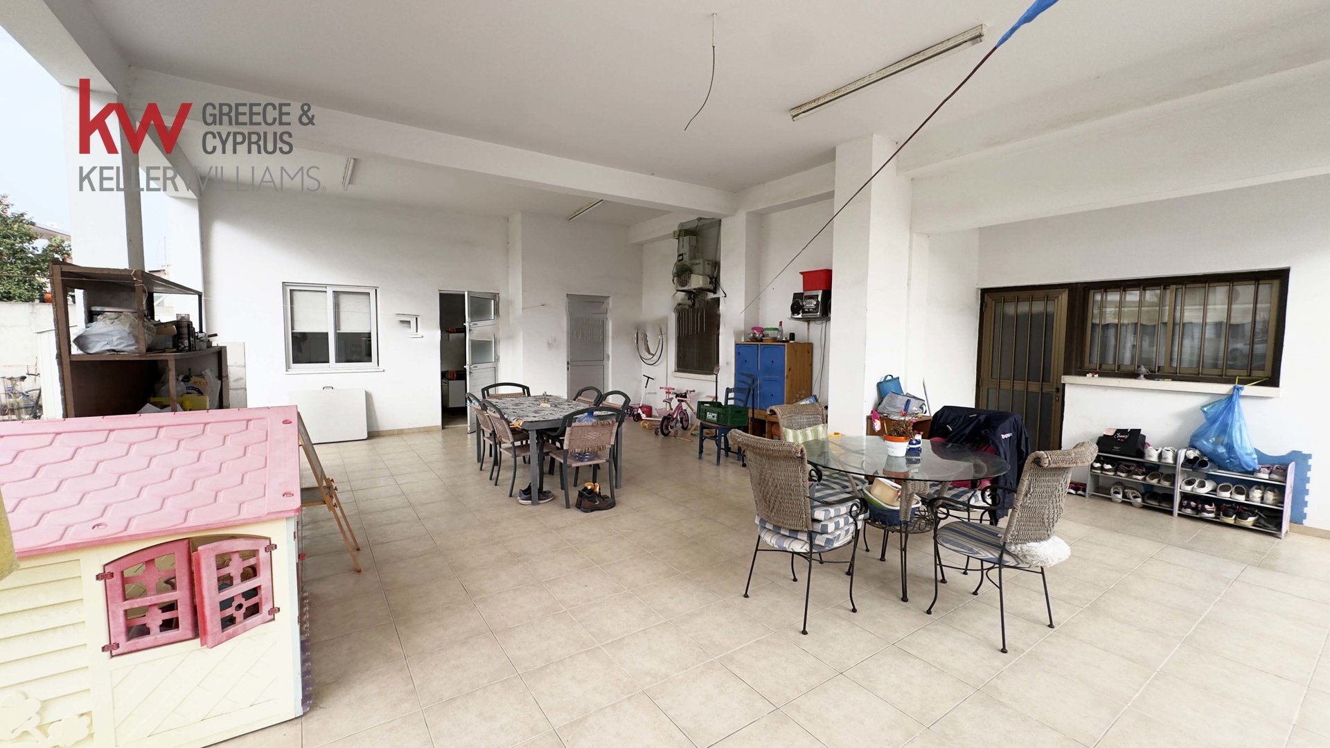 7 bedrooms Townhouse in Larnaka, Cyprus No. 39567