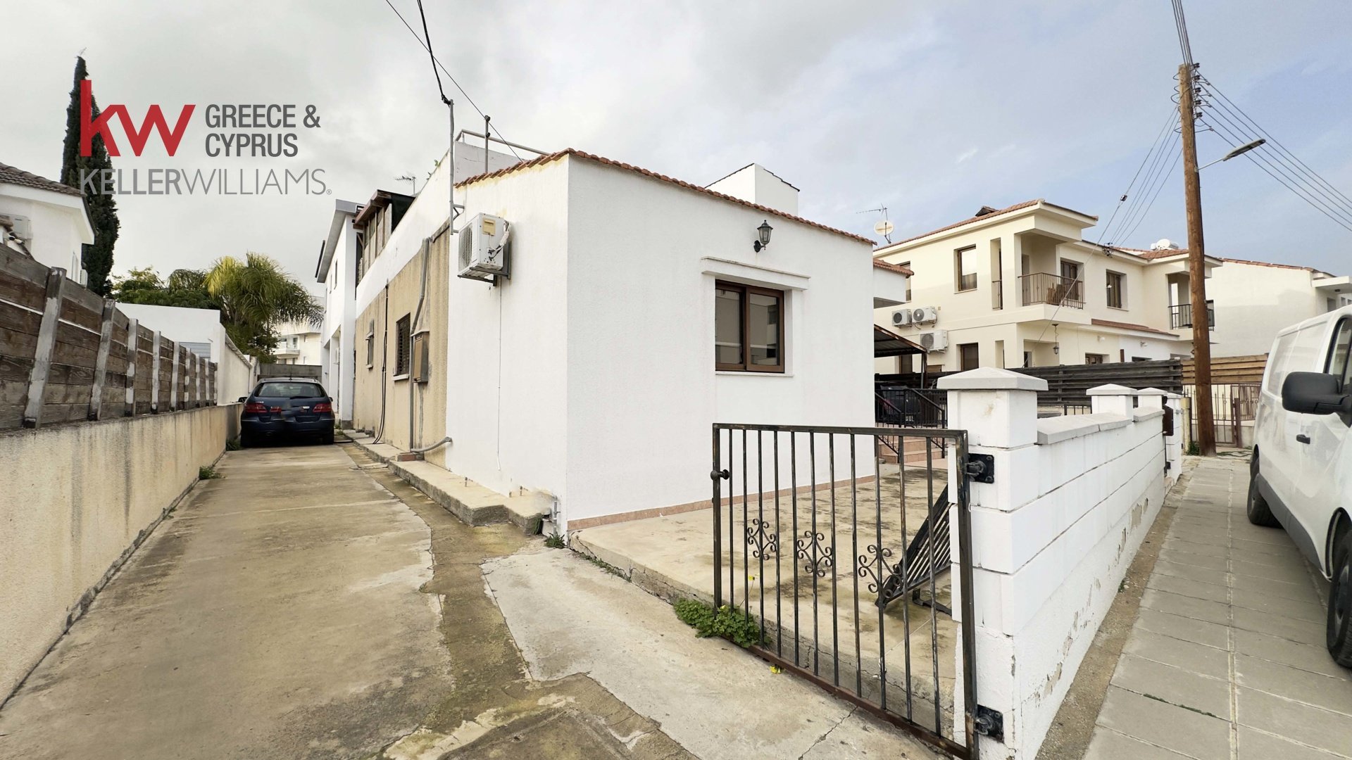 7 bedrooms Townhouse in Larnaka, Cyprus No. 39567