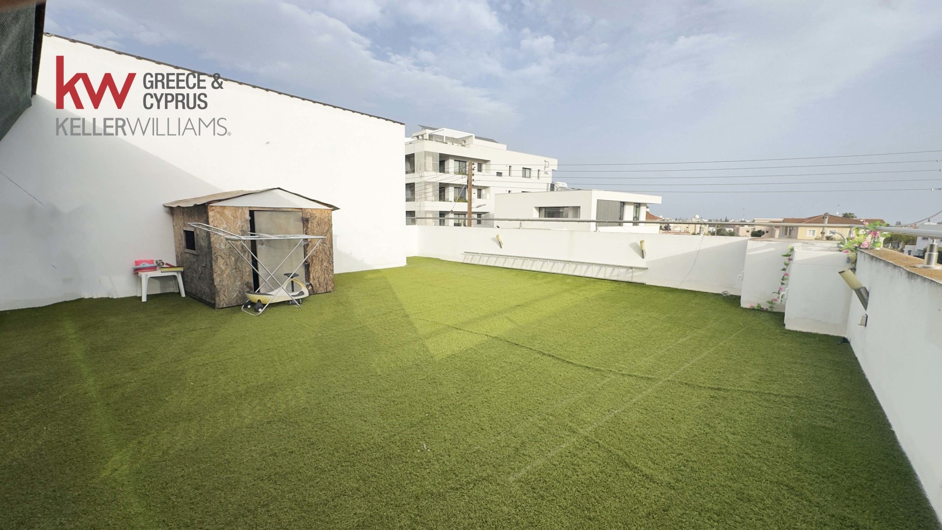 7 bedrooms Townhouse in Larnaka, Cyprus No. 39567