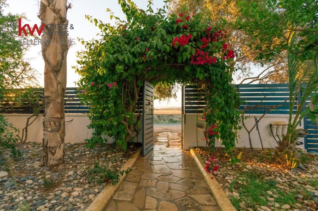 4 bedrooms Villa in Zygi, Larnaka, Cyprus No. 39564