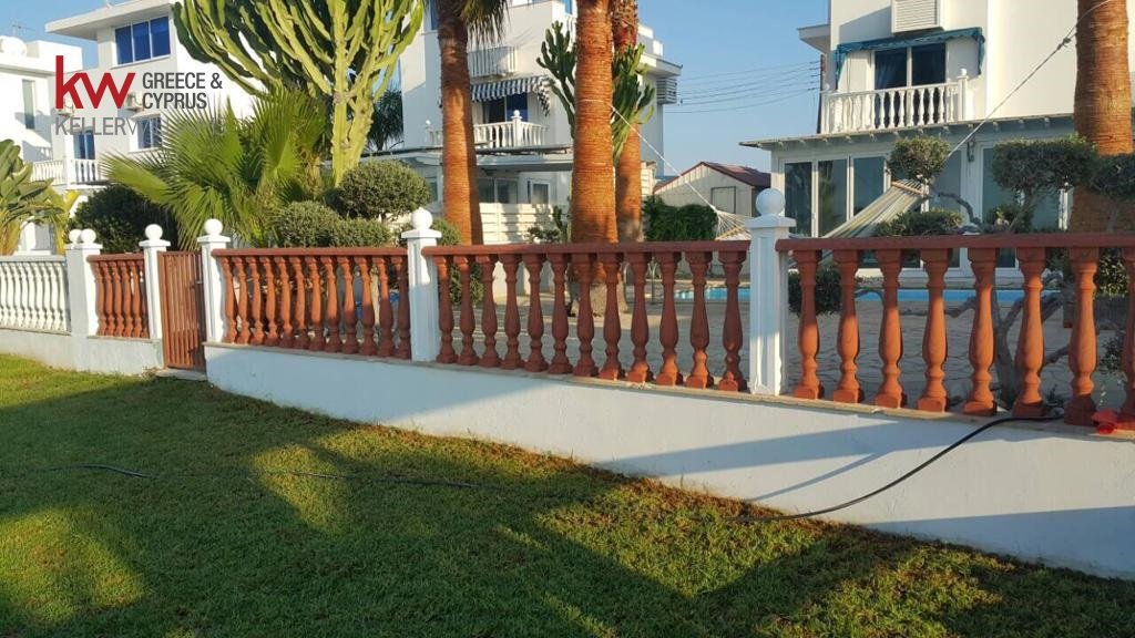 4 bedrooms Villa in Zygi, Larnaka, Cyprus No. 39564
