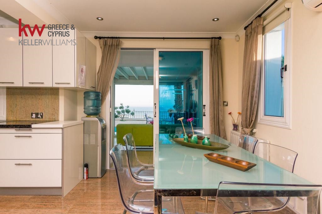 4 bedrooms Villa in Zygi, Larnaka, Cyprus No. 39564