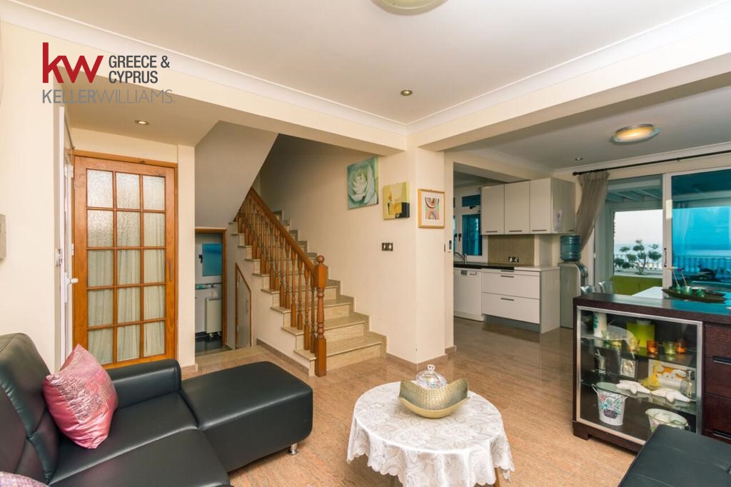 4 bedrooms Villa in Zygi, Larnaka, Cyprus No. 39564