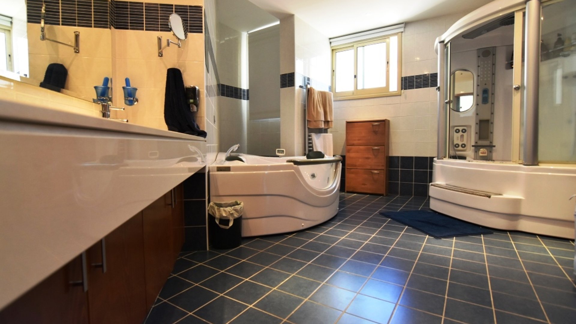 5 bedrooms Villa in Limassol, Cyprus No. 25692