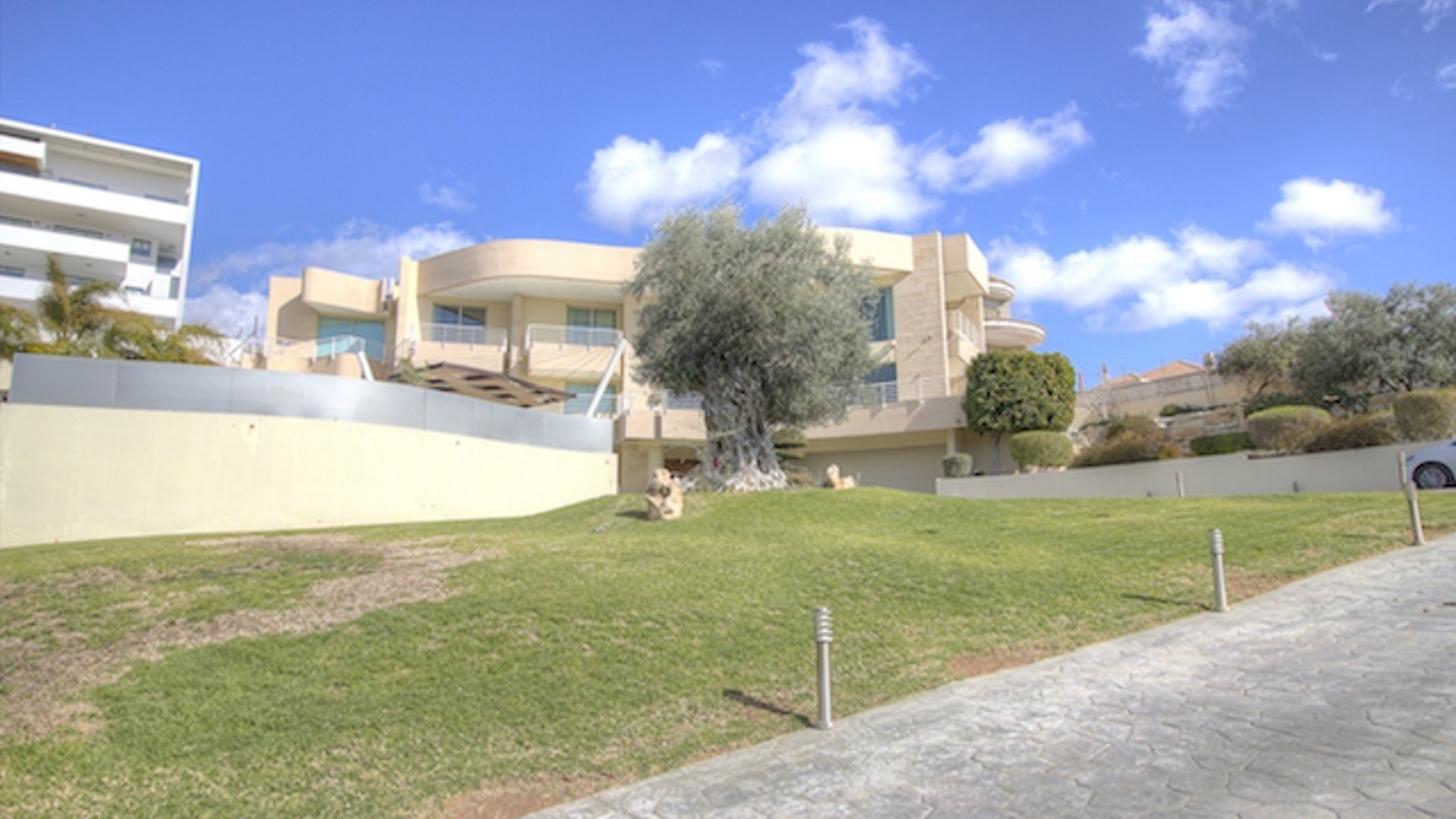 5 bedrooms Villa in Limassol, Cyprus No. 25692