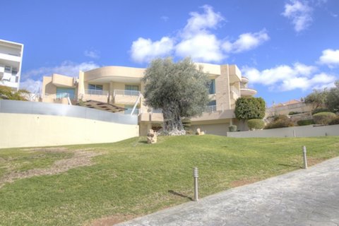 5 bedrooms Villa in Limassol, Cyprus No. 25692