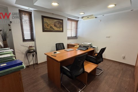 3 bedrooms Apartment in Larnaca, Larnaka,  No. 40513 8