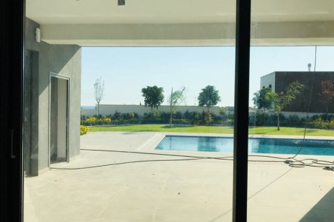 7 rooms Villa in Limassol,  No. 38507 5