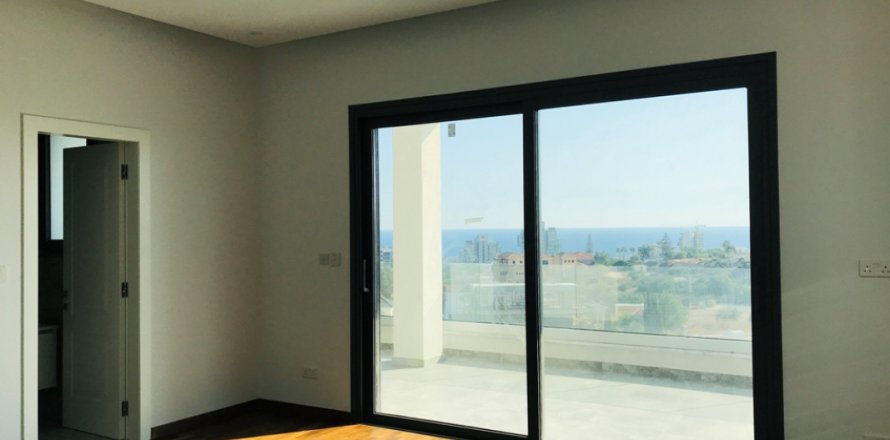 7 rooms Villa in Limassol,  No. 38507