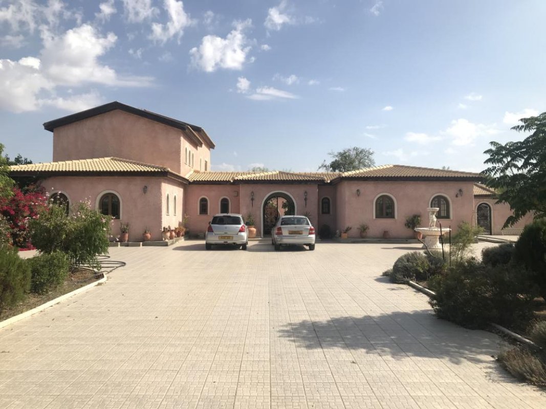 3 bedrooms Villa in Larnaca, Larnaka, Cyprus No. 38505