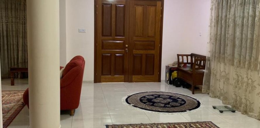 Вилла с 4 спальнями в Лимассол, Лимасол,  № 38503