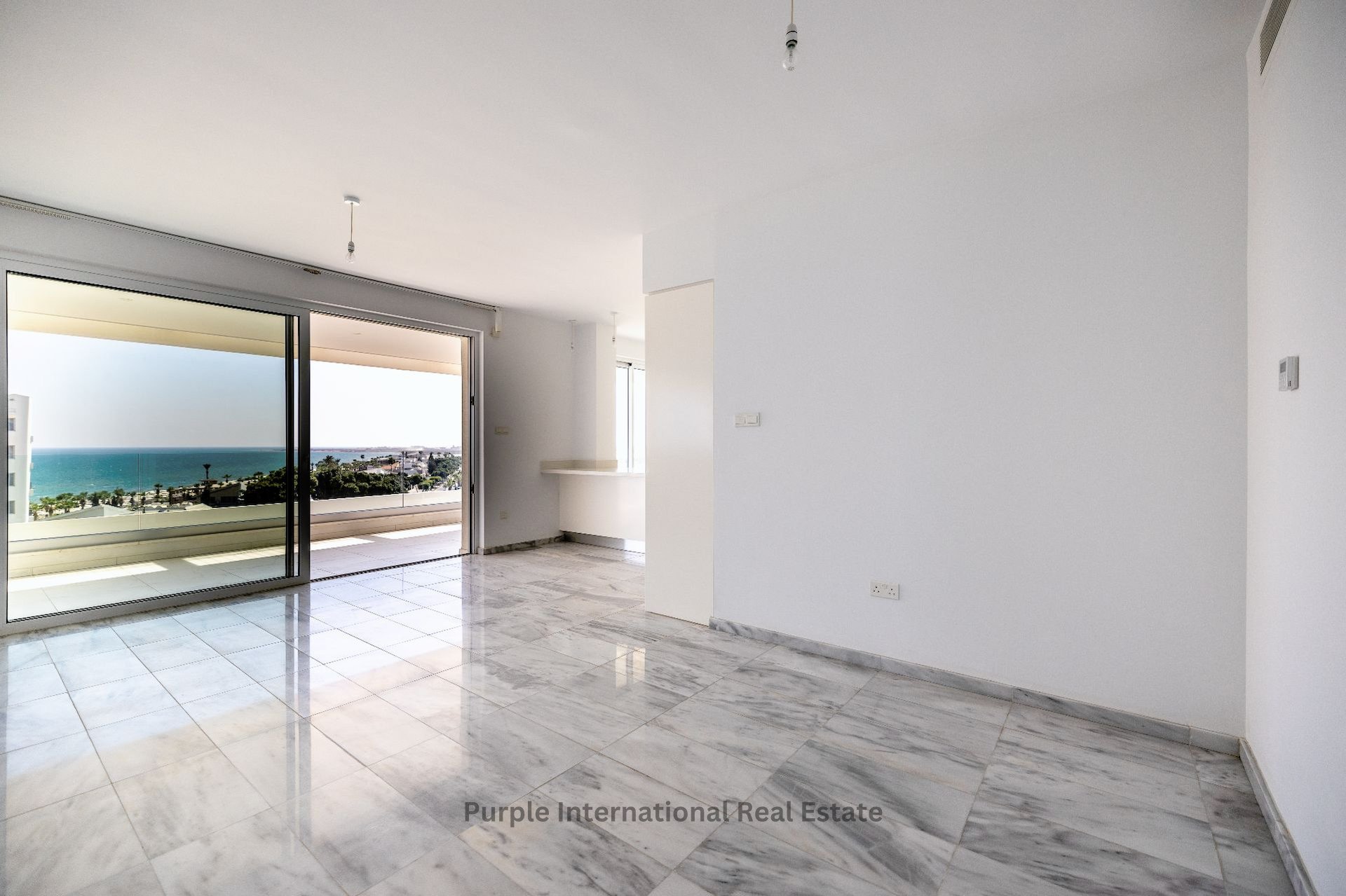 4 bedrooms Apartment in Larnaca, Larnaka, Cyprus No. 36642
