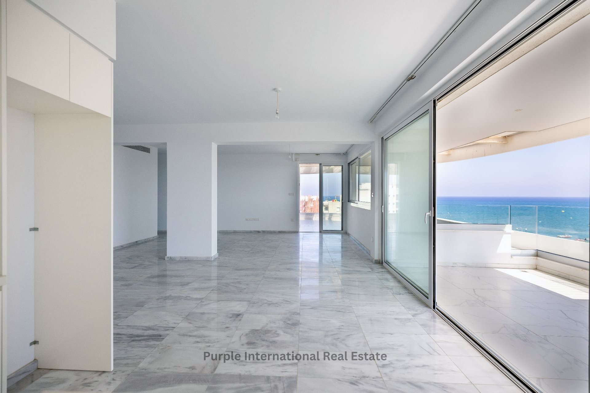 4 bedrooms Apartment in Larnaca, Larnaka, Cyprus No. 36642