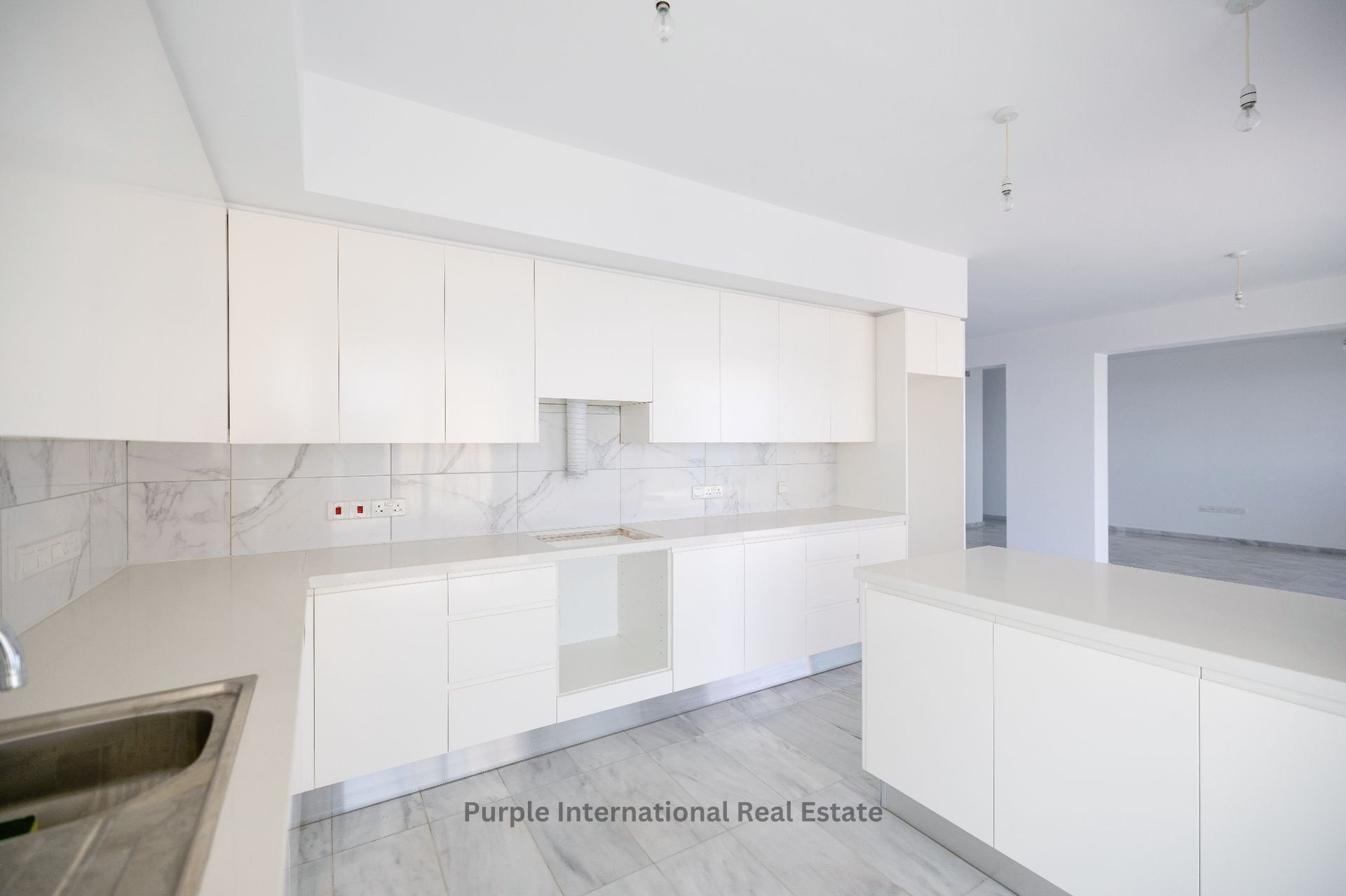 4 bedrooms Apartment in Larnaca, Larnaka, Cyprus No. 36642