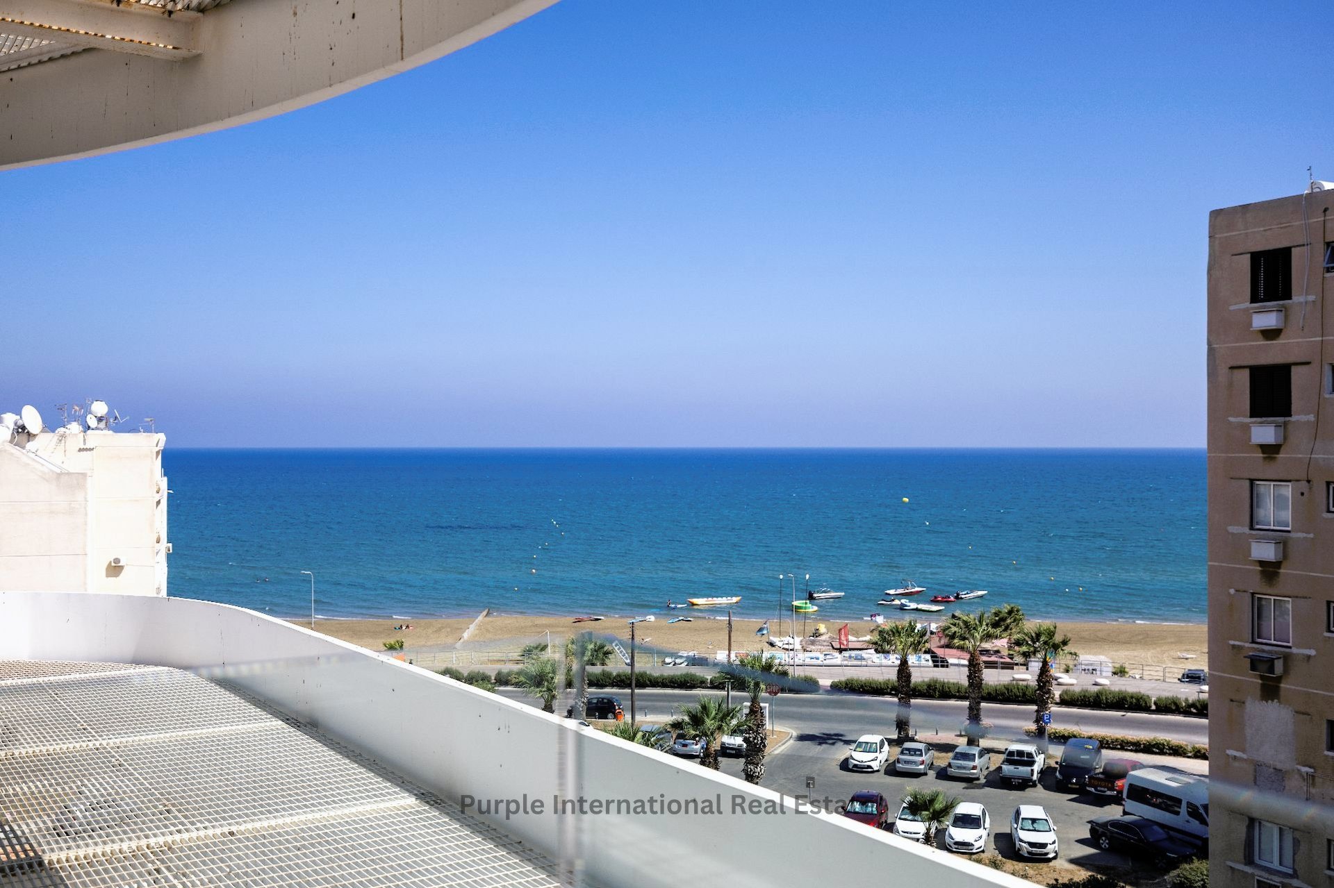 4 bedrooms Apartment in Larnaca, Larnaka, Cyprus No. 36642
