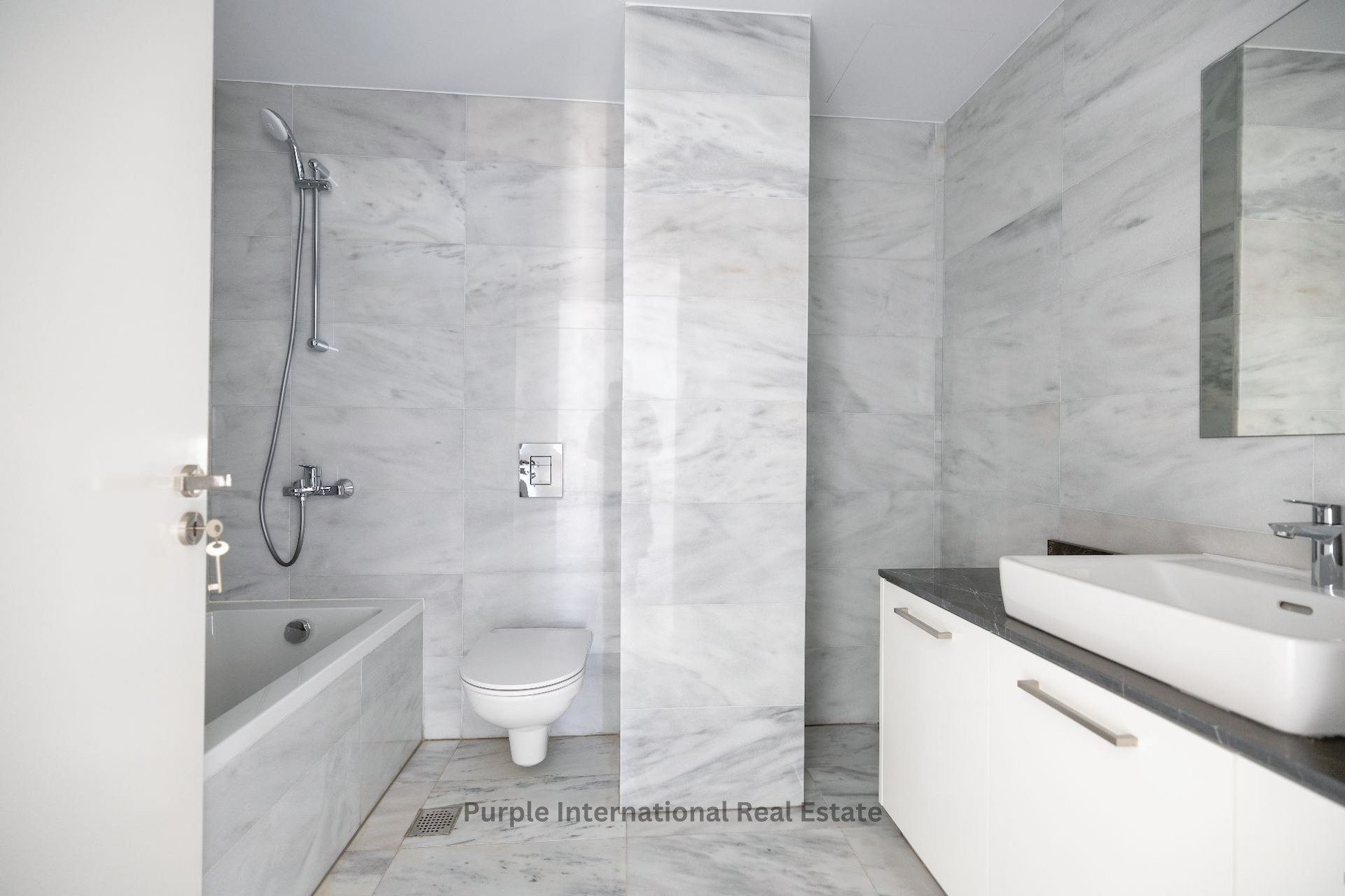 4 bedrooms Apartment in Larnaca, Larnaka, Cyprus No. 36642