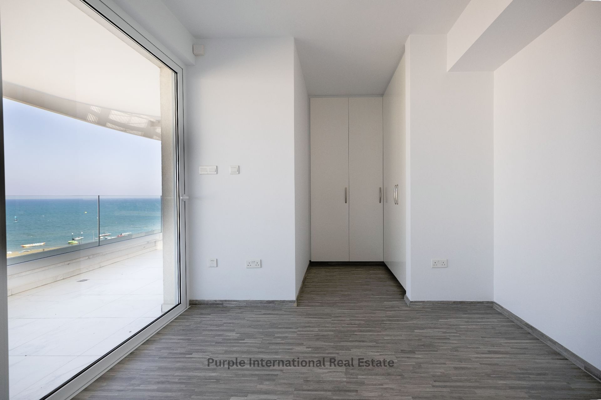 4 bedrooms Apartment in Larnaca, Larnaka, Cyprus No. 36642
