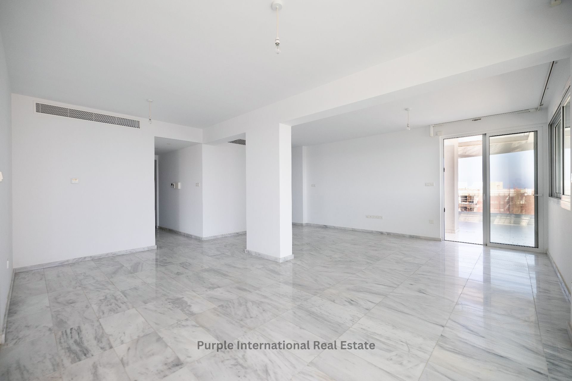 4 bedrooms Apartment in Larnaca, Larnaka, Cyprus No. 36642