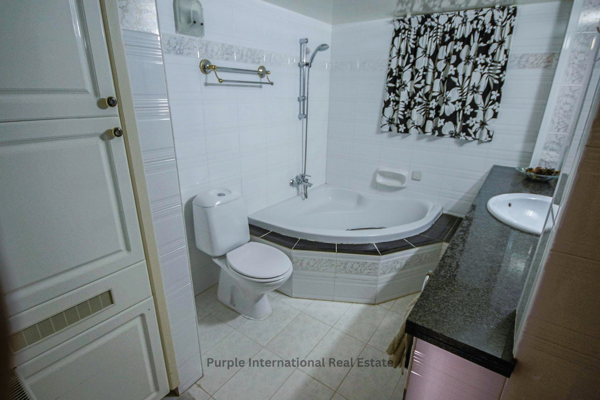 5 dormitorios Villa en Deryneia, Ammochostos, Chipre No. 36148