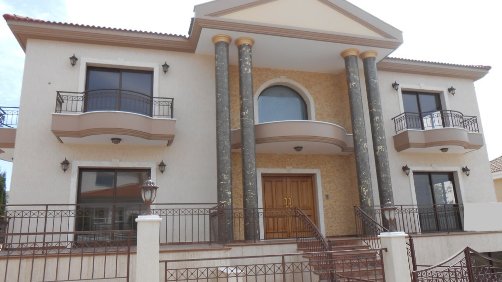 4 bedrooms Villa in Agios Athanasios, Limassol, Cyprus No. 25576