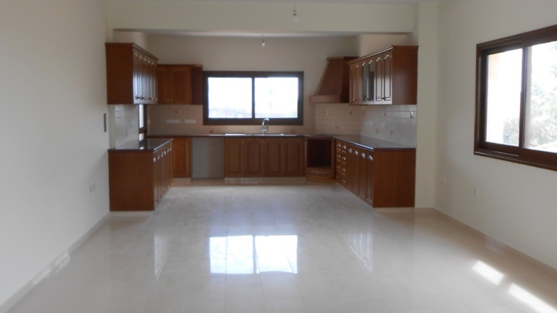 4 bedrooms Villa in Agios Athanasios, Limassol, Cyprus No. 25576