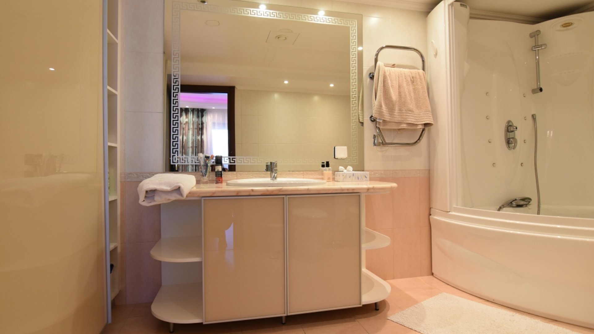4 bedrooms Apartment in Limassol, Cyprus No. 25574