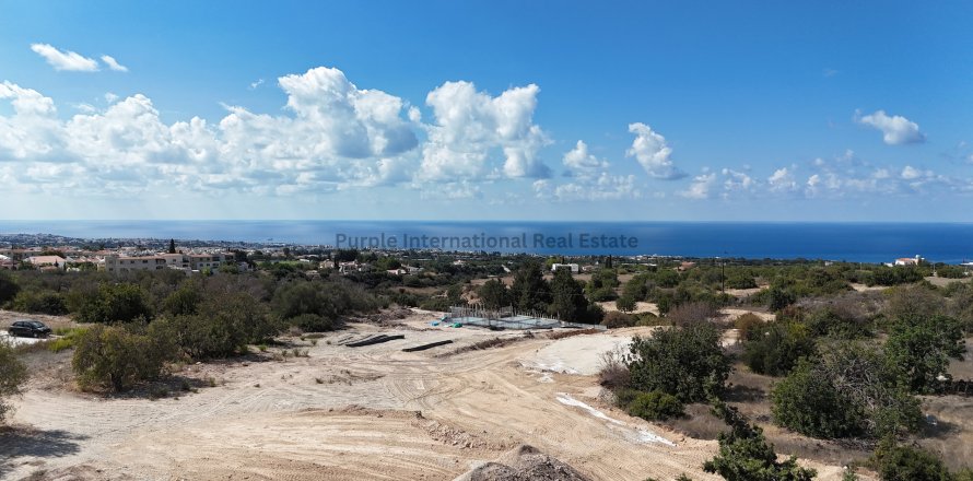 Вилла с 4 спальнями в Тала, Пафос, № 39297