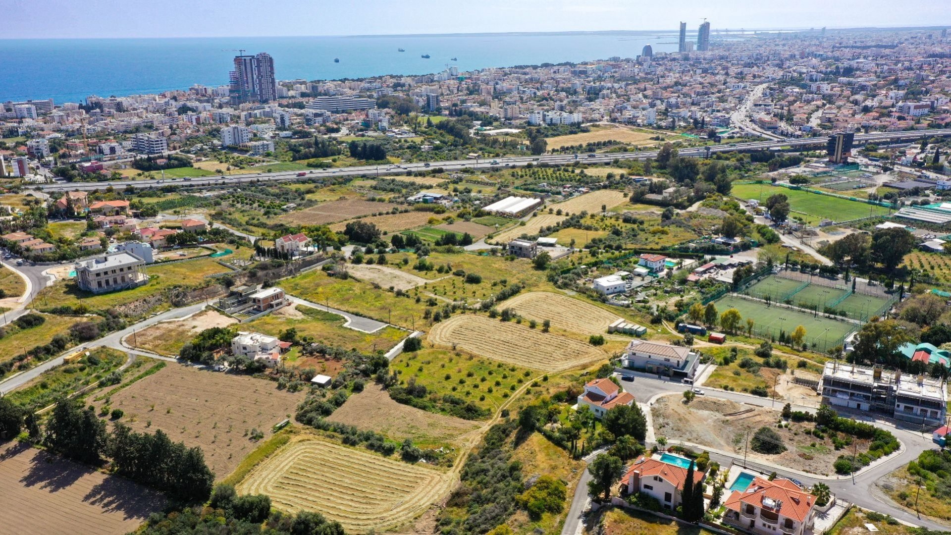4 chambres Villa à Mesovounia, Germasogeia, Limassol, Chypre No. 29211
