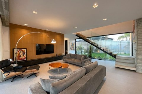 Вилла с 4 комнатами в Лимассол, Лимасол,  № 38953 4